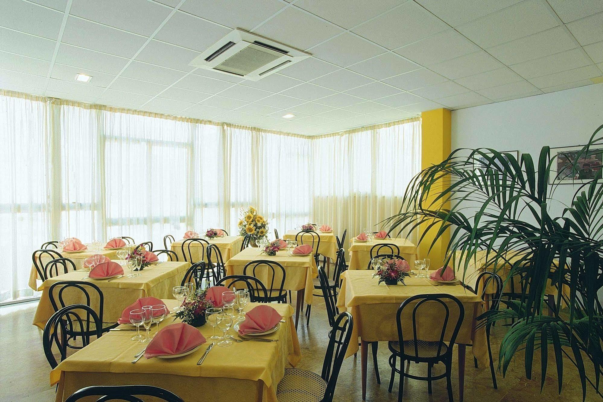 Hotel Capitol Pesaro Zewnętrze zdjęcie